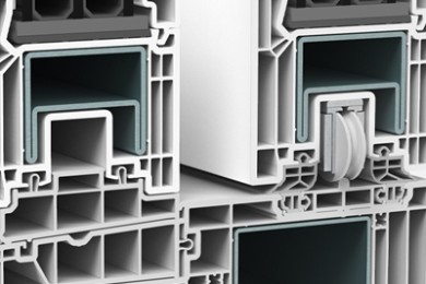 Taq-Usi PVC-Usi-Vekamotion-82-6-Secțiune transversală a unui profil combinat de fereastră și ușă PVC, cu camere multiple pentru izolare termică și garnituri de etanșare avansate.